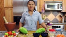 THAI FOOD: Papaya salad (Som Tam)