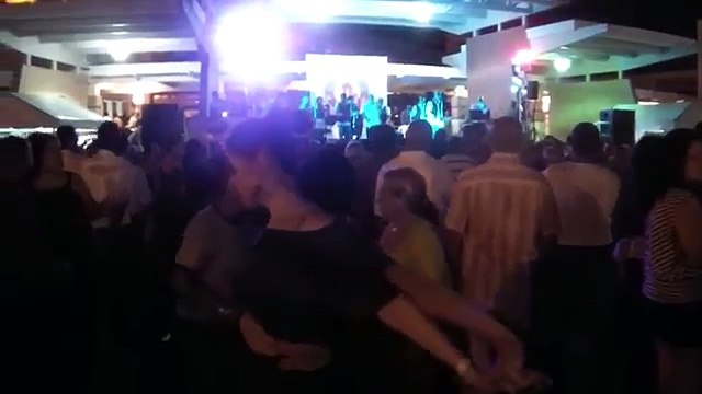 DJEČAK ZAMOLIO ZA PLES: Nakon što ju je primio za ruku svi su ostali u nevjerici