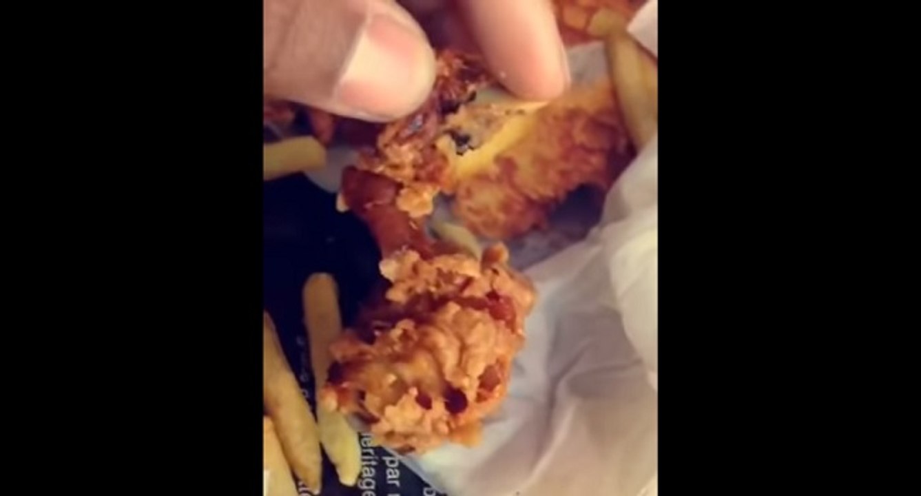 Un poussin dans son menu KFC