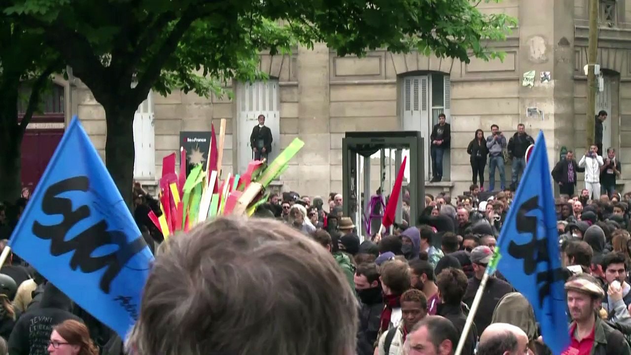Incidents entre manifestants et policiers Place de la Nation