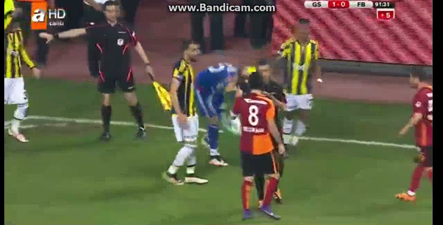 Selcuk Inan Fight vs Gonul -  Galatasaray 1-0 Fenerbahce - 26-05-2016