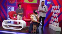 Rayo Vizcarra pide perdón de rodillas a su madre