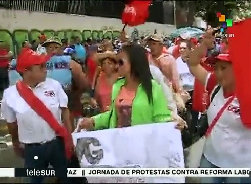 Estudiantes universitarios de Venezuela marchan por la paz