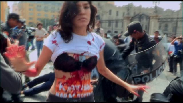 A empujones fueron desalojados manifestantes de Keiko No Va de la plaza de San Martín