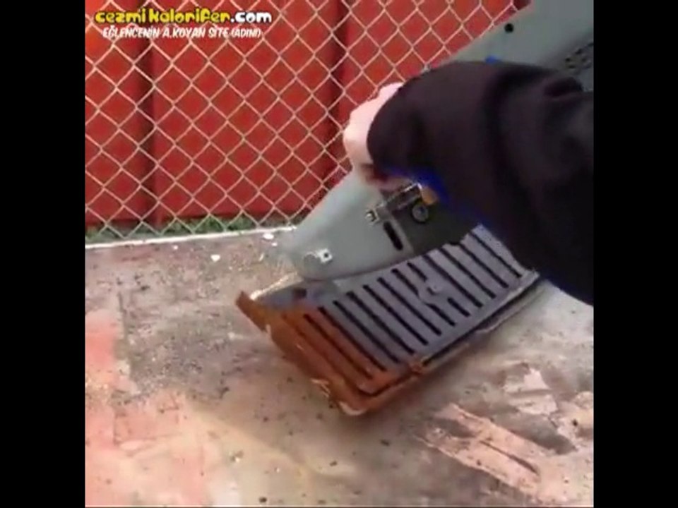 İş Makinası İzlemenin Yerini Tutmasada İnceden Seyir Zevki Olan Lazer Pas Çözücü