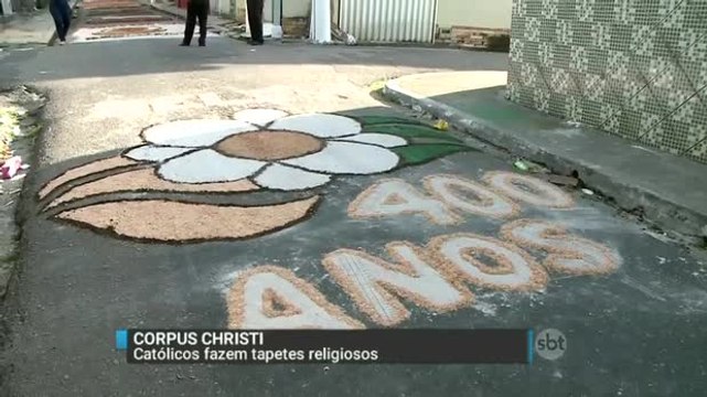 Católicos celebram feriado de Corpus Christi com tradicionais tapetes