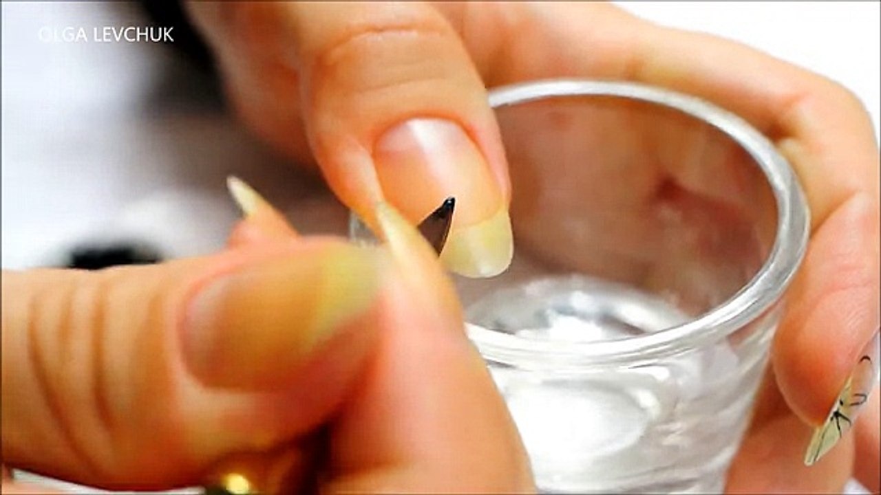 Nail_Art._Airy_Design._Black_Flowers.