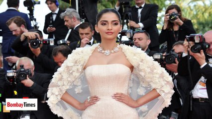 下载视频: Sonam Kapoor Comments On Aishwarya Rai Bachchan’s Purple Lips At Cannes 2016