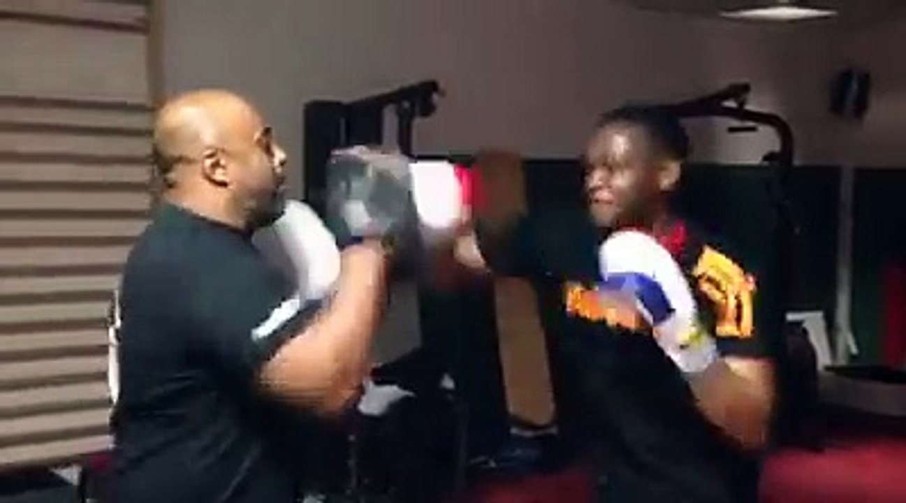 Mandanda boxeur avant l'Euro !