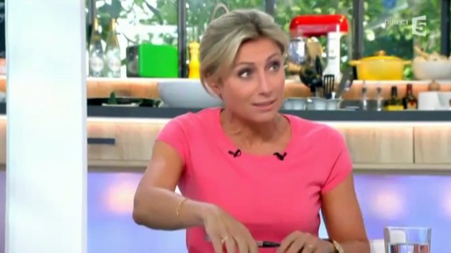 Loi Travail : des manifestants interrompent C à vous avec Myriam El Khomri