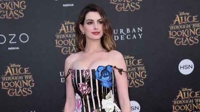 Anne Hathaways erster Promischwarm