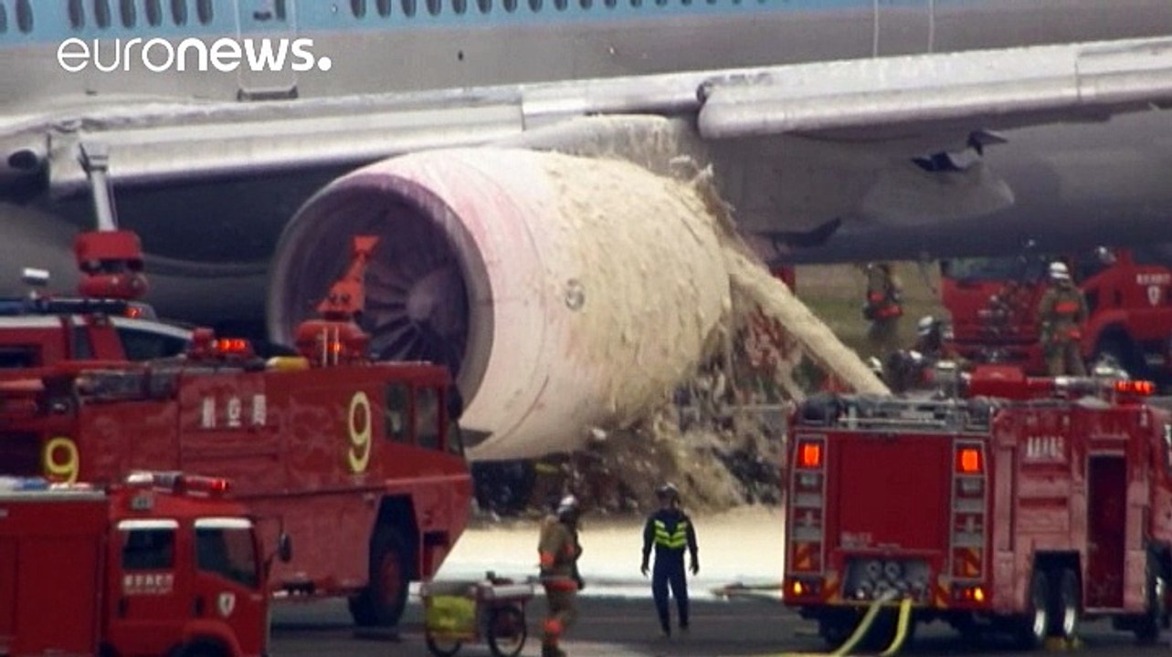 Japan: fire forces plane evacuation