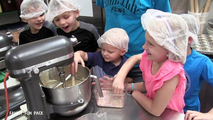 CUPCAKES & FROSTING FUN Plus Bakery Tour!!