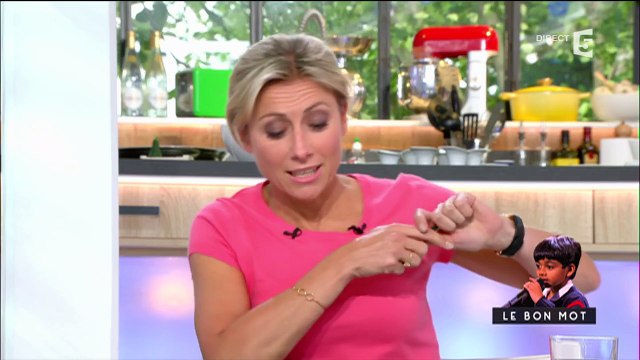 Des manifestants anti loi Travail perturbent le tournage de C à vous avec Myriam El Khomri