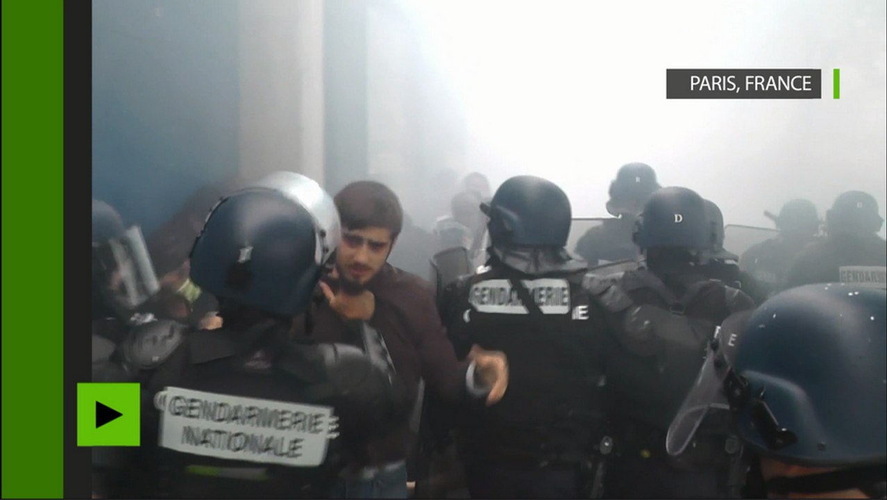 Loi travail : des gaz lacrymogènes lancés contre les manifestants à Paris