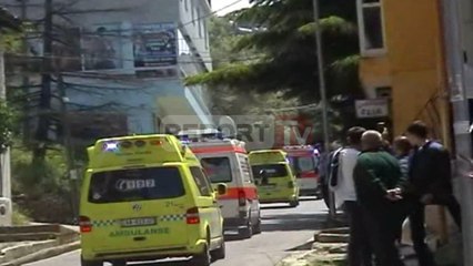 Report TV - Ambulancat transportojne te plagosurit që u dogjën në autobus