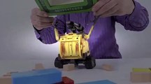 Küçük robot Wall-E - Yapı taşlardan bir kule yapıyoruz - Eğlenceli çocuk filmi
