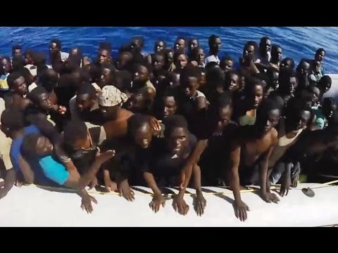 Canale di Sicilia - Salvati 900 migranti, si temono decine di morti (26.05.16)