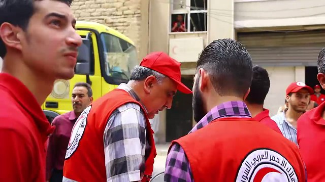 قافلة مساعدات تدخل مدينة دوما المحاصرة