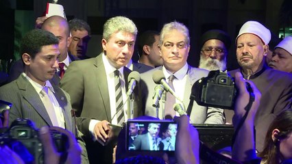 تجمع على ضوء الشموع في ذكرى ضحايا الطائرة المصرية