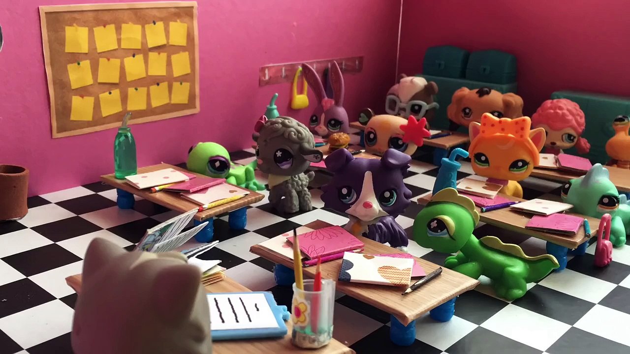 Kendin Yap ❤️ Sınıf Yapımı || Do It Yourself ❤️ How to make a LPS Class || Minişler Cupcake Tv