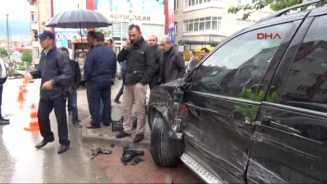 Bolu - Freni Boşalan Çöp Kamyonu Ağaca Çarparak Durdu