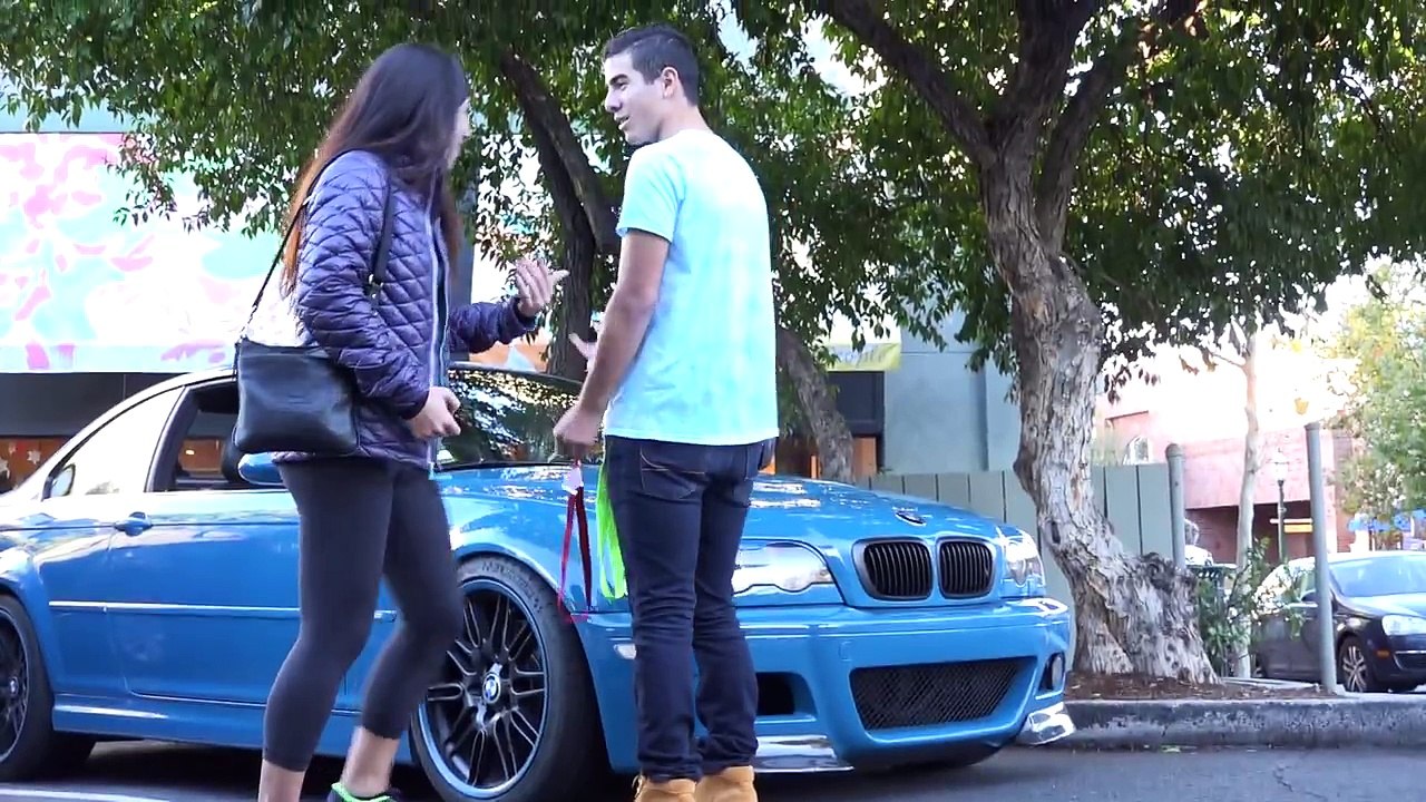 Conquistar miúdas é sempre mais fácil quando se tem um BMW