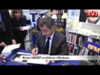 Nicolas Sarkozy en dédicace à Bordeaux