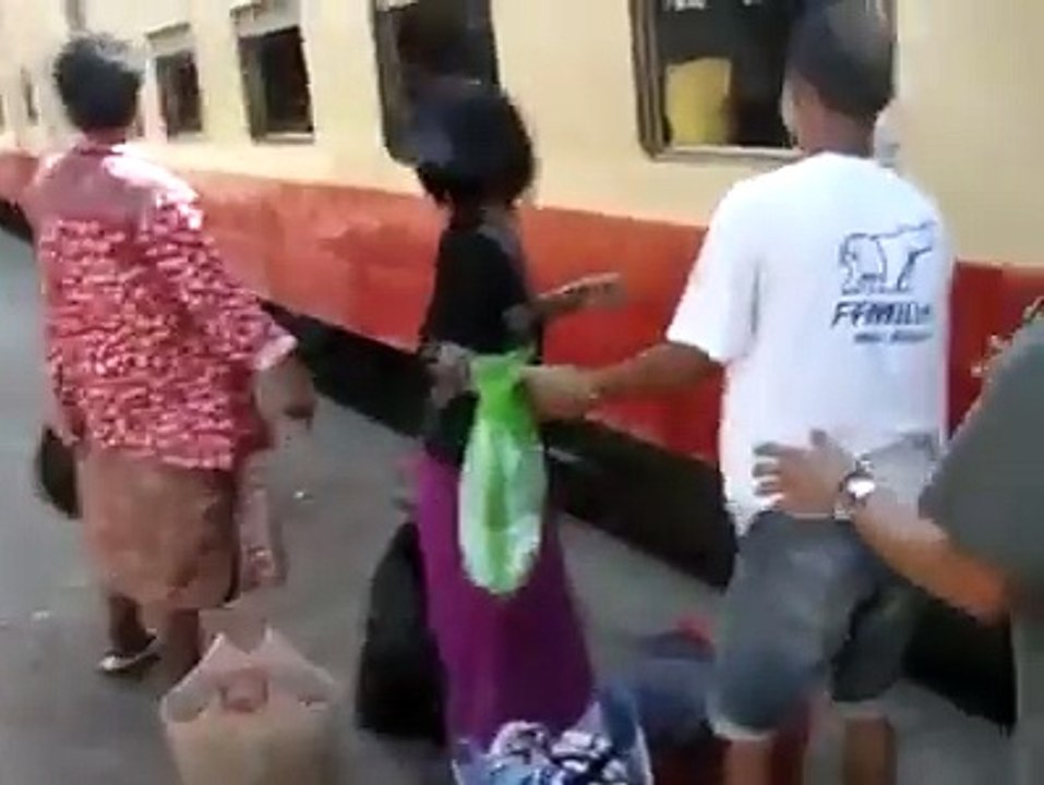 how to go inside a running train