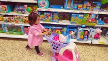 Little Girl Doing Grocery Shopping at Supermarket   Mini Cart   Peppa pig Toys