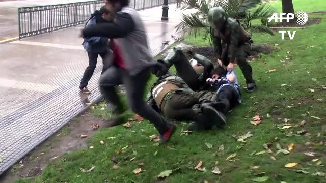 Oves 100 students arrested in Chile during clashes with police