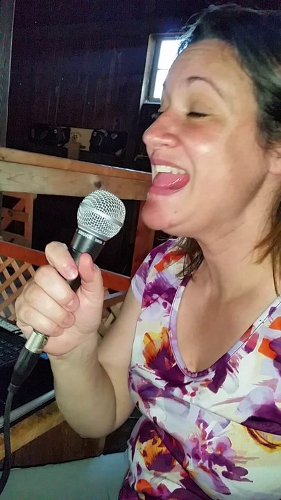 Mother Tries Lip-Syncing to Live Song W/her Daughter On Stage and Looks Out of Place!