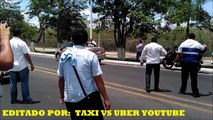 TAXI VS UBER: Chofer agredido por taxistas 