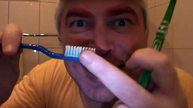 Красные брови — Как надо чистить зубы — видео прикол пародия на актёра