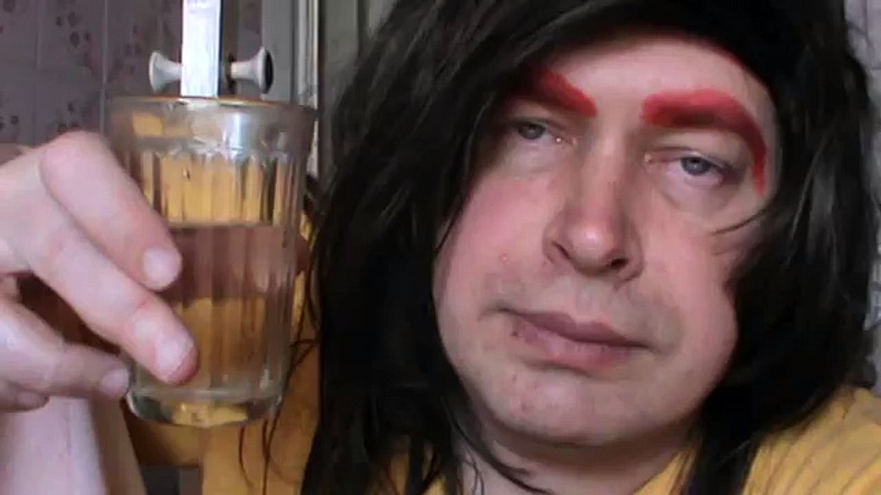 Красные брови — Кто не пьёт воду тот идиот — видео прикол пародия на актёра