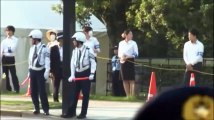 【オバマ大統領・広島訪問】厳重な警備体制の中、拡声器を持った男が車道に飛び出し速攻で警察に取り押さえられる