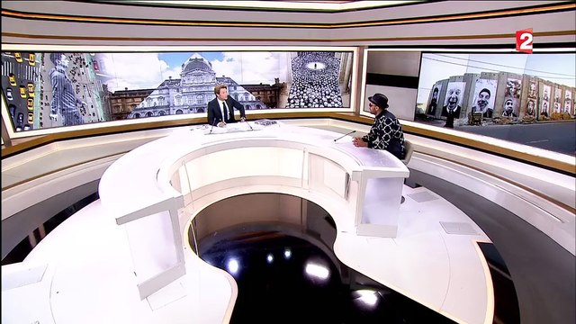 L'artiste JR fait disparaître la pyramide du Louvre