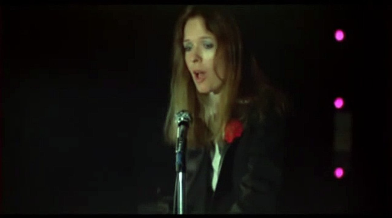 Diane Keaton sings "Seems Like Old Times" in Annie Hall