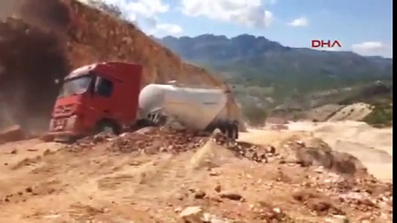 Tunceli'de toprak kayması