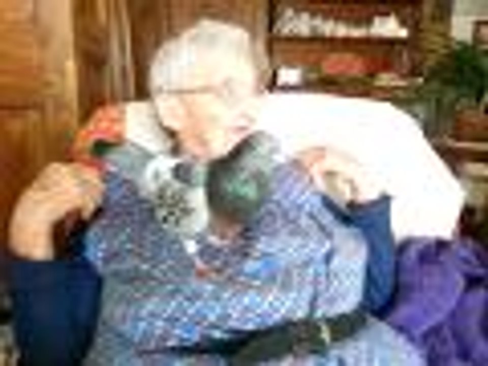 Pierrette et Titi, son pigeon domestique