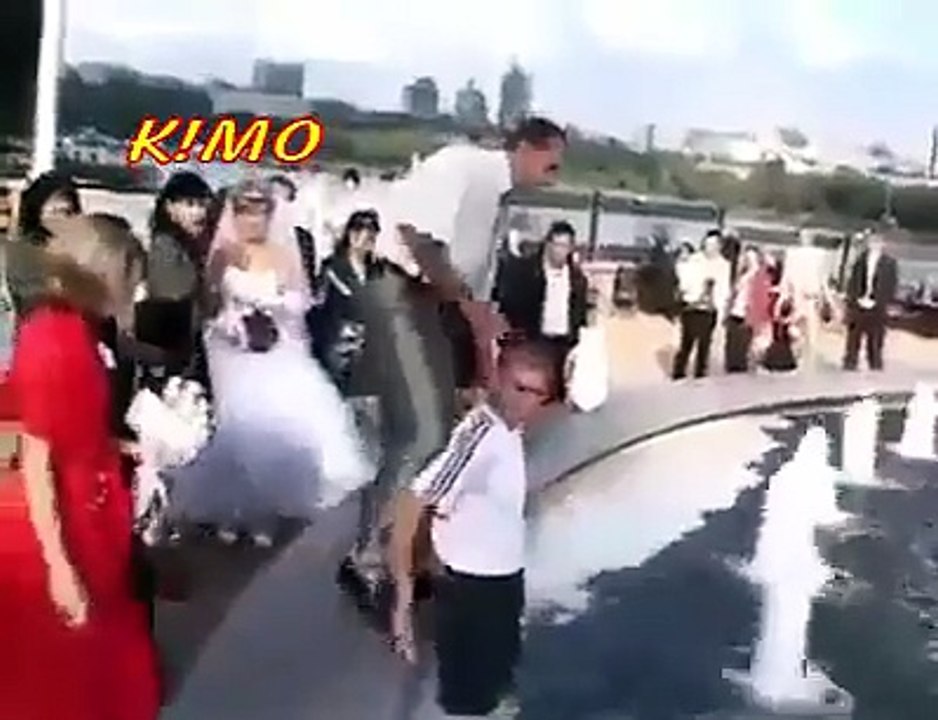 Gelinle Damat Havuzda Fotoğraf Çekilmek İsterse