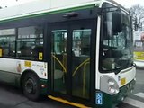 Odjezd trolejbusu Škoda 24 TrBT ze zastávky Hlavní nádraží ČD, Americká