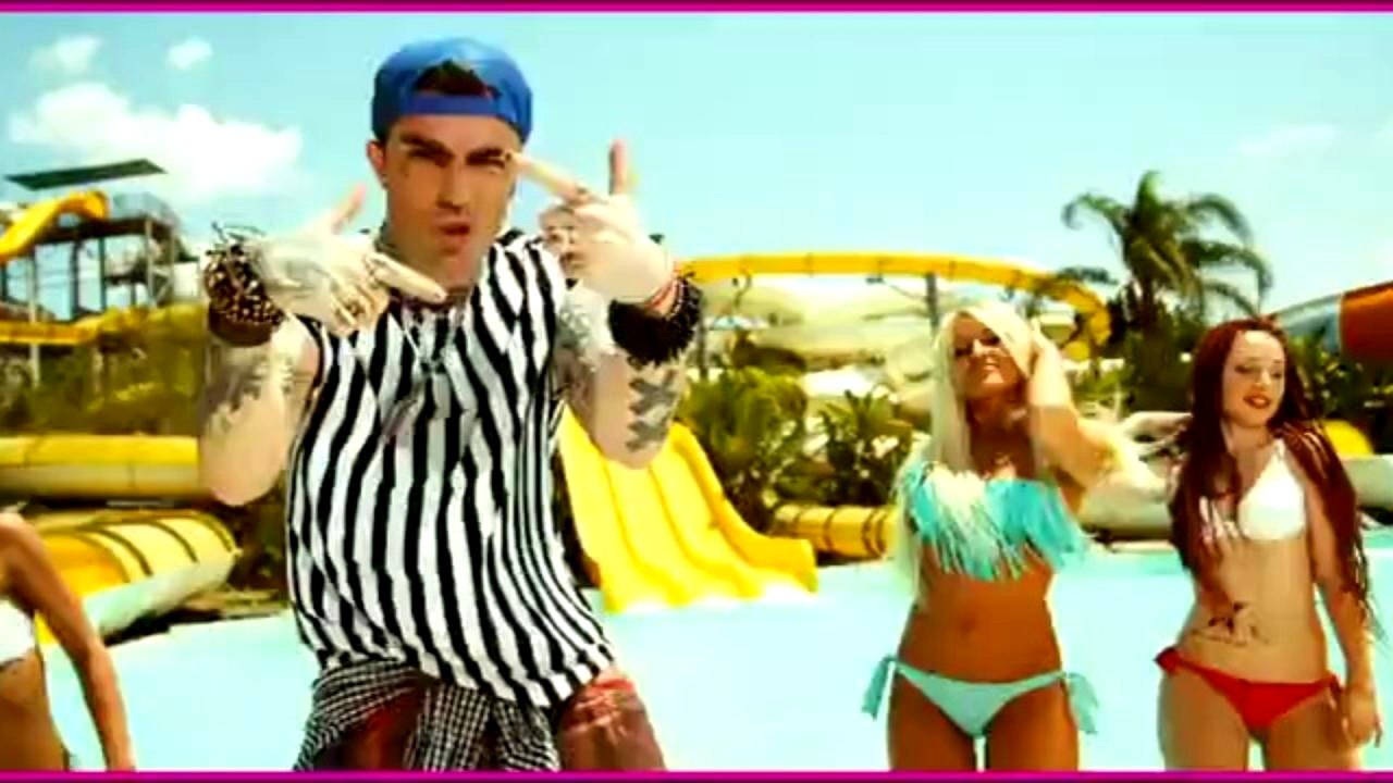 Tus Ft. Dimitris Giotis - Καμπριολέ video clip