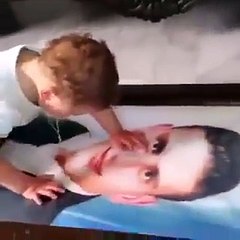 Babası şehit olan minik bebek ağlattı....