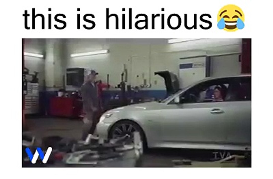 O mecânico pediu-lhe para sair do carro o que acontece a seguir...