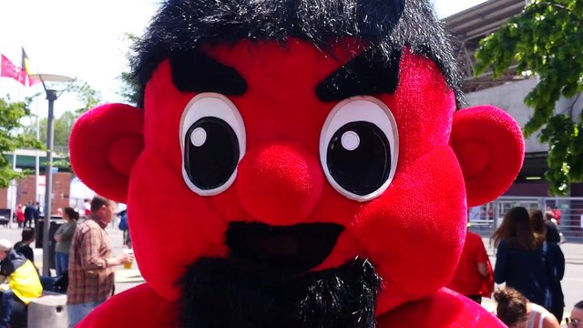 La bonne ambiance entre supporters suisses et belges est au rendez-vous 1/2