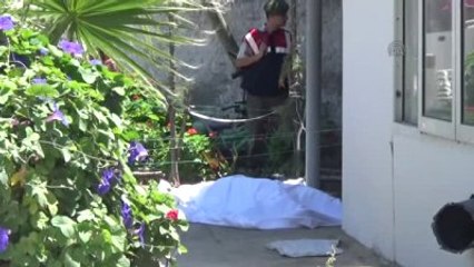 Boşandığı Eşini Öldürüp, Bir Kişiyi Ağır Yaraladı