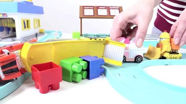 Harika oyuncaklar - Robocar Poli ve kurtarma ekibi - Ambulans Amber iş başında