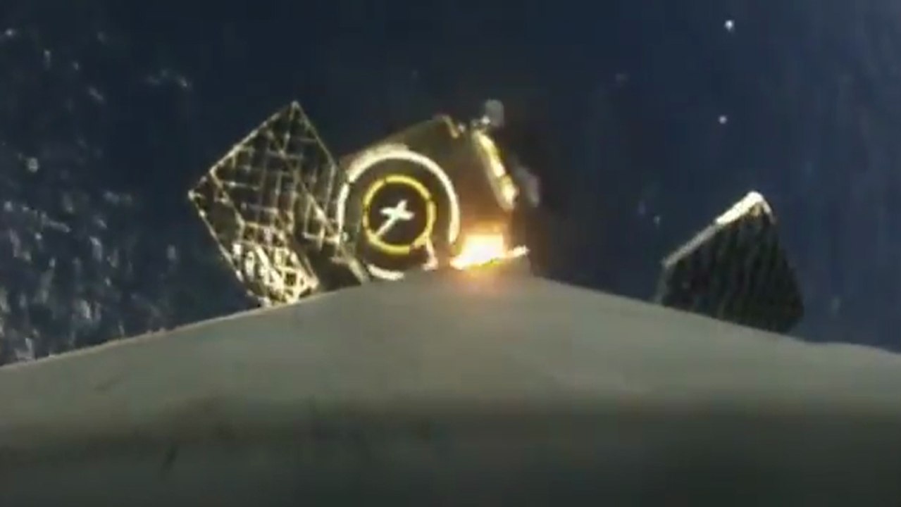 Attérissage de la fusée Falcon 9 sur une barge en pleine mer !