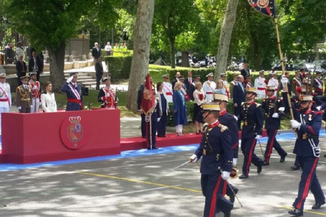 Vítores al Rey en el Día de las Fuerzas Armadas
